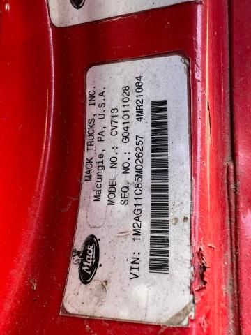 2005 Mack 700 CV700