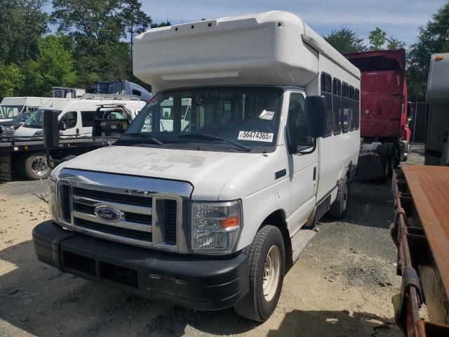 2017 Ford Econoline E350 Super Duty Cutaway Van