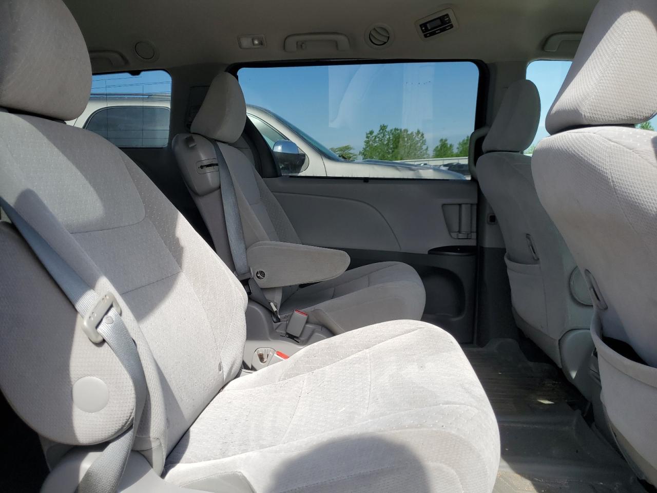 2017 Toyota Sienna le