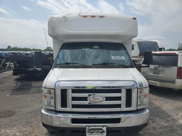 2014 Ford Econoline E450 Super Duty Cutaway Van