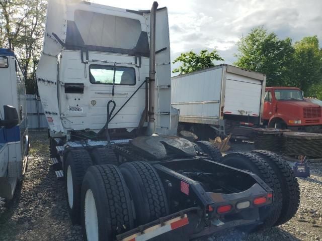2013 Volvo VNL Semi Truck