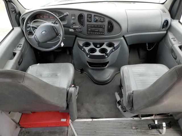 2008 Ford Econoline E350 Super Duty Cutaway Van