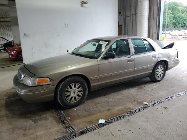 2004 Ford Crown Victoria LX