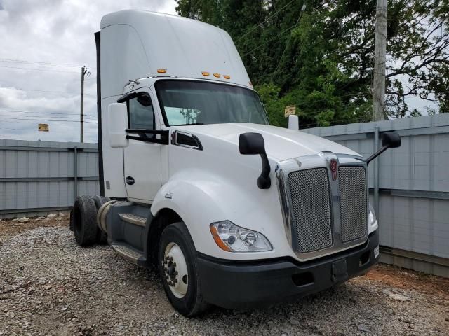 2016 Kenworth T680 Semi Truck