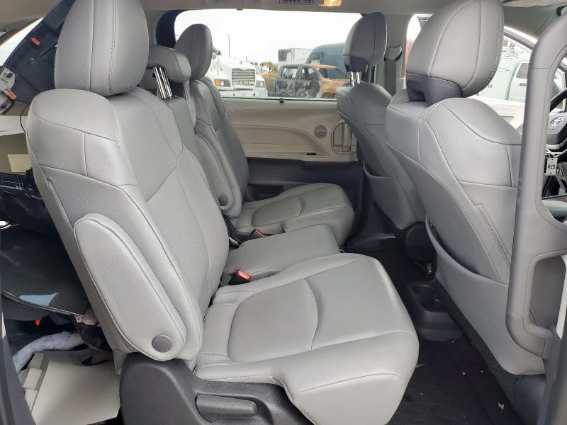 2022 Toyota Sienna XLE