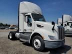 2016 Peterbilt 579 Semi Truck