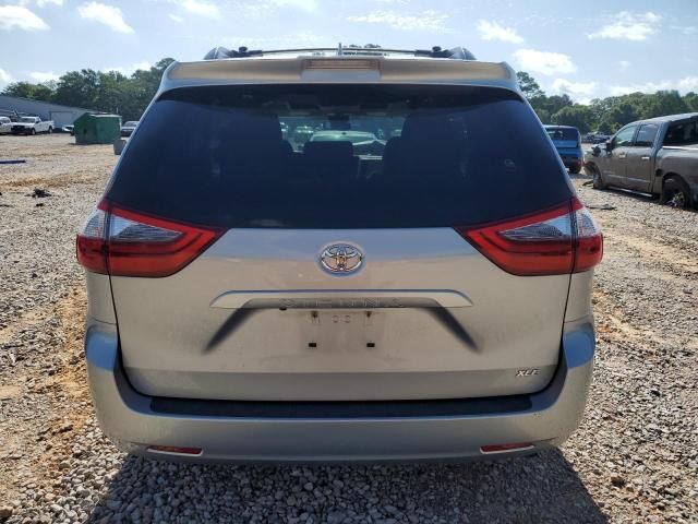2020 Toyota Sienna XLE