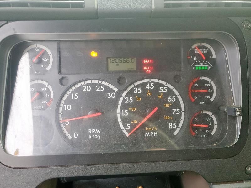 2011 Freightliner Cascadia 125 Semi Truck