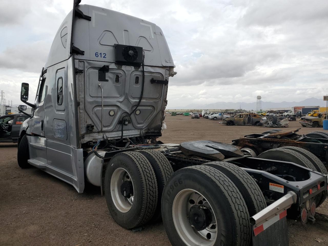 2021 Freigliner 2021 Freightliner Cascadia 126 Semi Truck