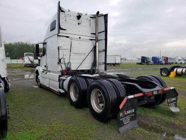 2013 Volvo VNL Semi Truck