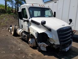Salvage trucks for sale at Hueytown, AL auction: 2022 Freightliner Cascadia 126 Semi Truck