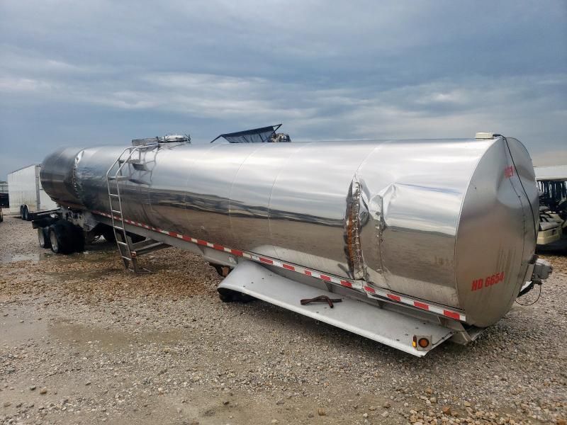 2004 Walker Tank Trailer