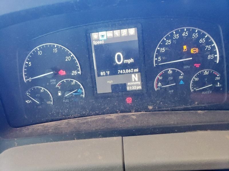2020 Freightliner Cascadia 126 Semi Truck