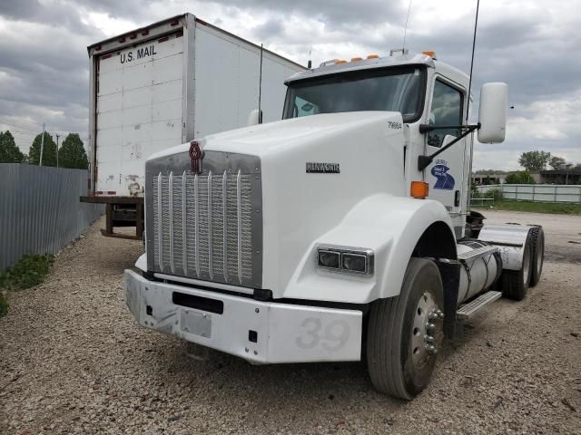 2013 Kenworth T800 Semi Truck