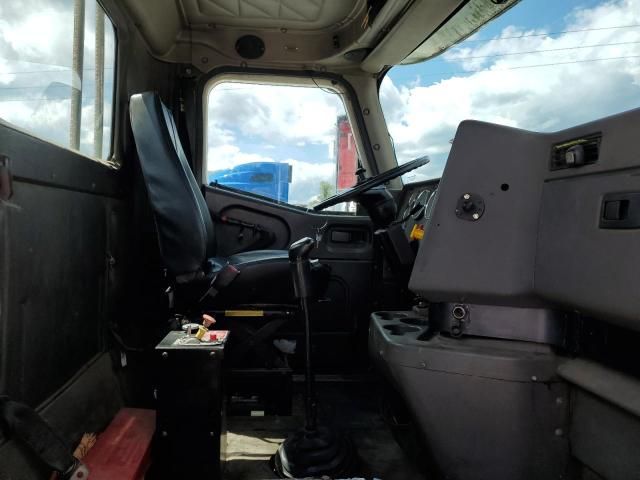 2001 International 9100I Semi Truck