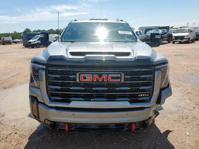 2024 GMC Sierra K2500 AT4