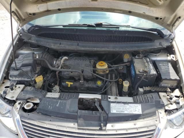 2003 Chrysler Town & Country LX