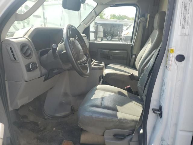 2022 Ford Econoline E450 Super Duty Cutaway Van