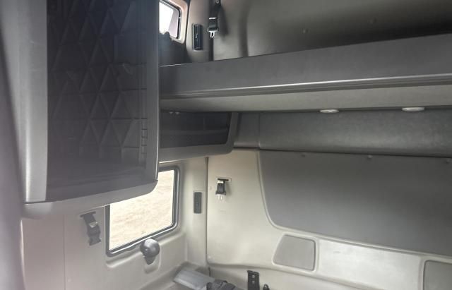 2018 International LT625