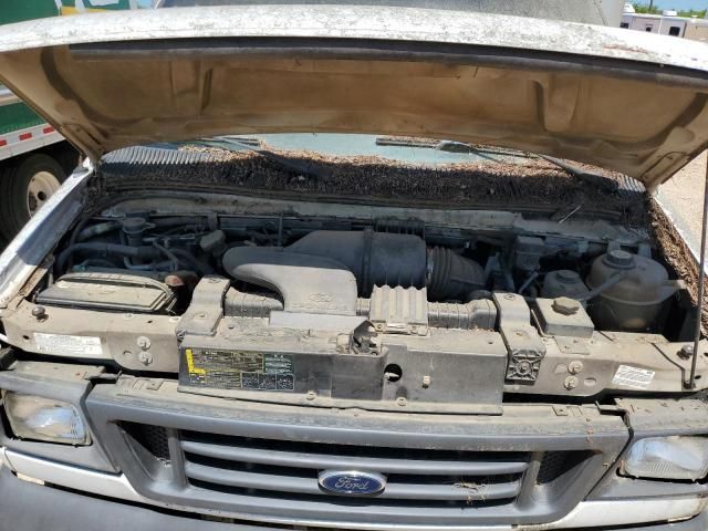 2005 Ford Econoline E450 Super Duty Cutaway Van
