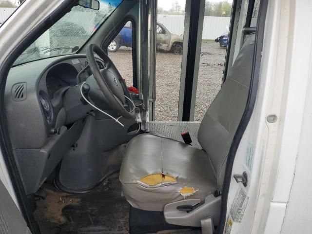 2008 Ford Econoline E450 Super Duty Cutaway Van
