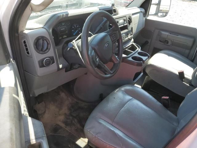 2021 Ford Econoline E350 Super Duty Cutaway Van