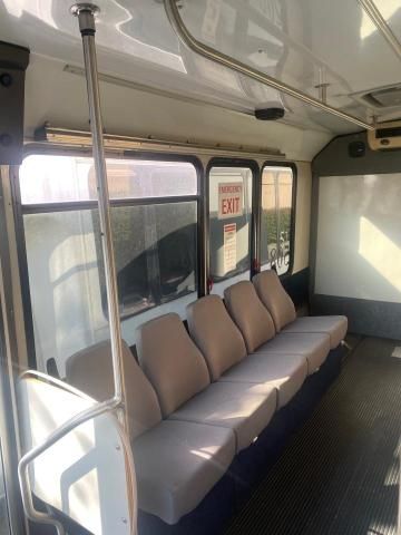 2012 Ford Econoline E450 Super Duty Cutaway Van
