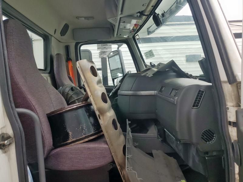 2020 Volvo VNR Semi Truck