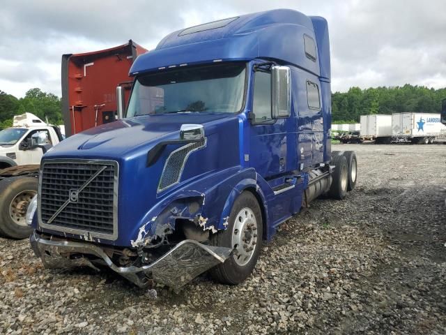 2011 Volvo VNL Semi Truck