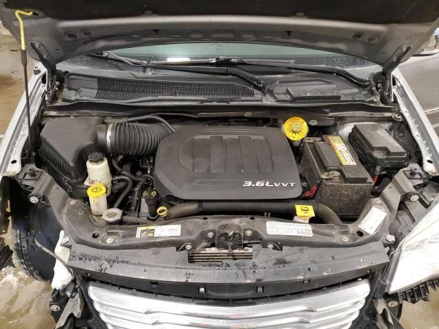 2014 Chrysler Town & Country Touring L