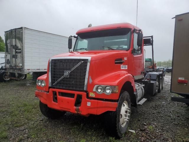 2007 Volvo VHD ROLL-OFF Container Truck