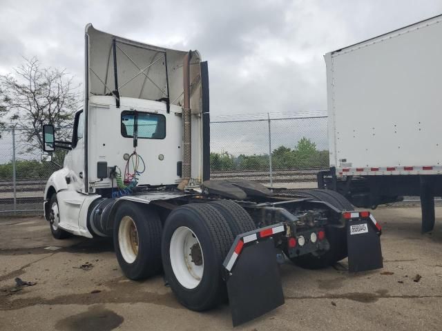 2015 Kenworth T680 Semi Truck