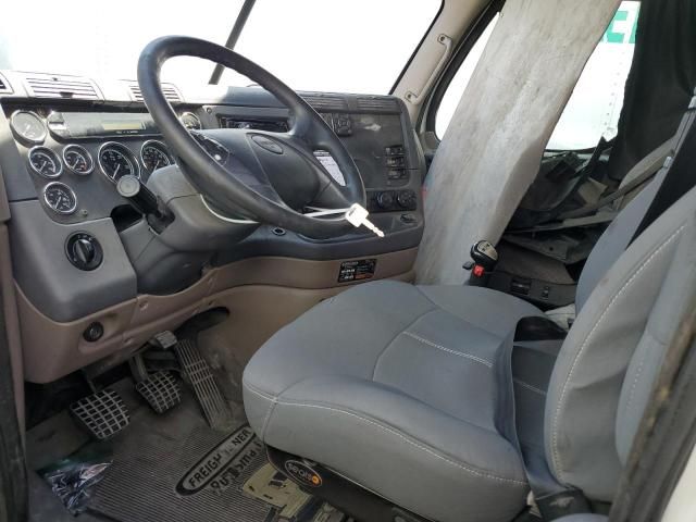 2012 Freightliner Cascadia Semi Truck