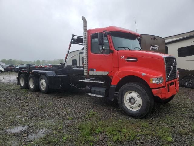 2007 Volvo VHD ROLL-OFF Container Truck