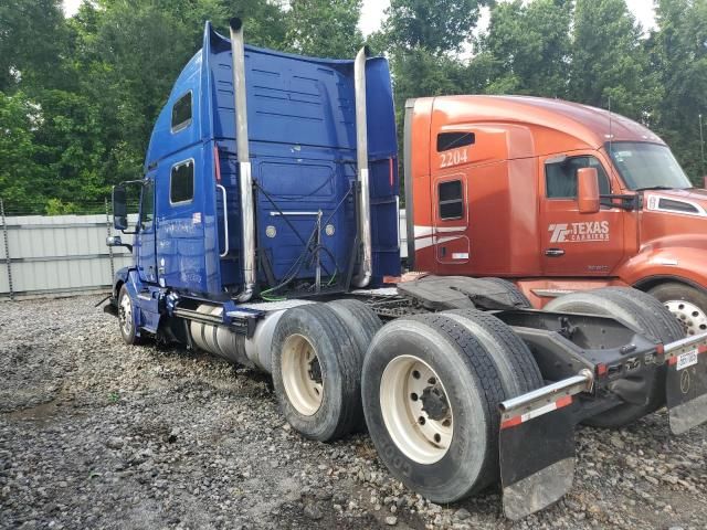 2011 Volvo VNL Semi Truck