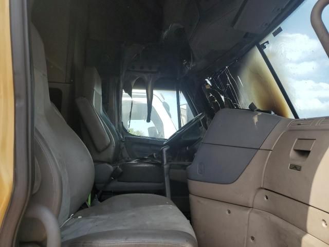2015 Freightliner Cascadia Semi Truck