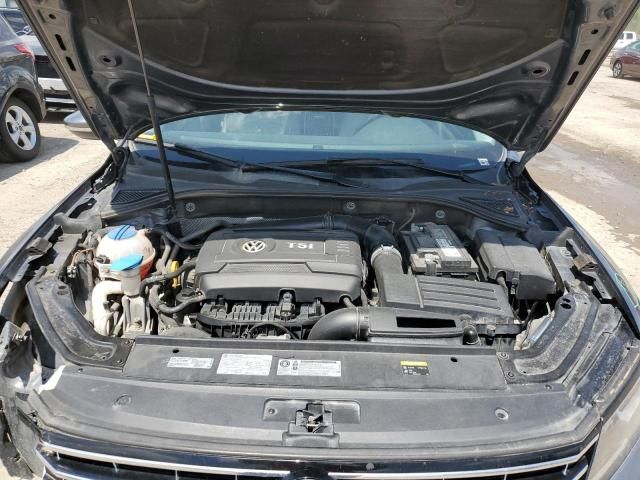 2017 Volkswagen Passat R-Line