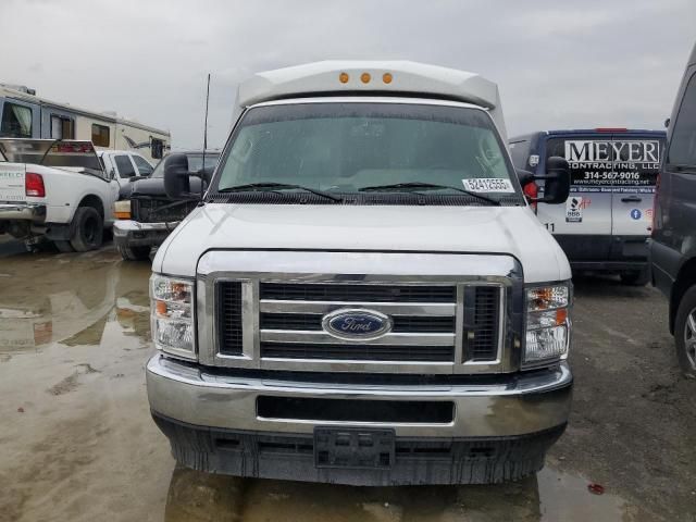 2024 Ford Econoline E350 Super Duty Cutaway Van