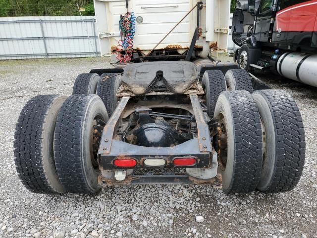 2007 Volvo VNL Semi Truck