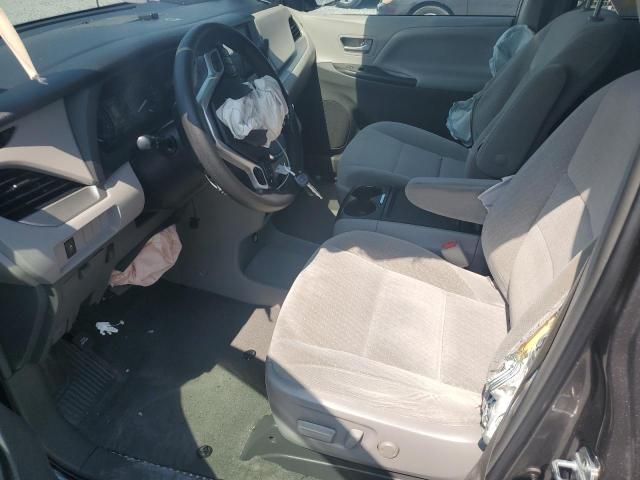 2018 Toyota Sienna LE