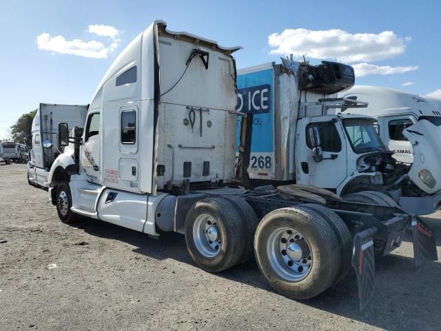 2017 Kenworth T680 Semi Truck