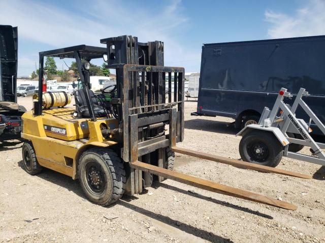 2000 Caterpillar Forklift