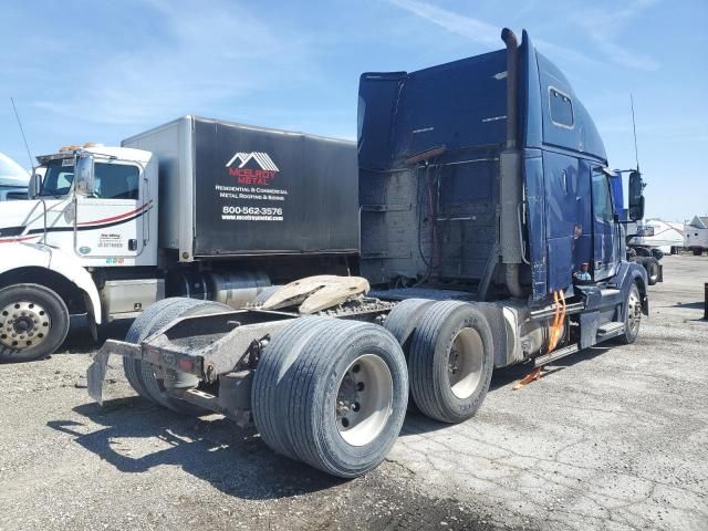 2005 Volvo VNL Semi Truck