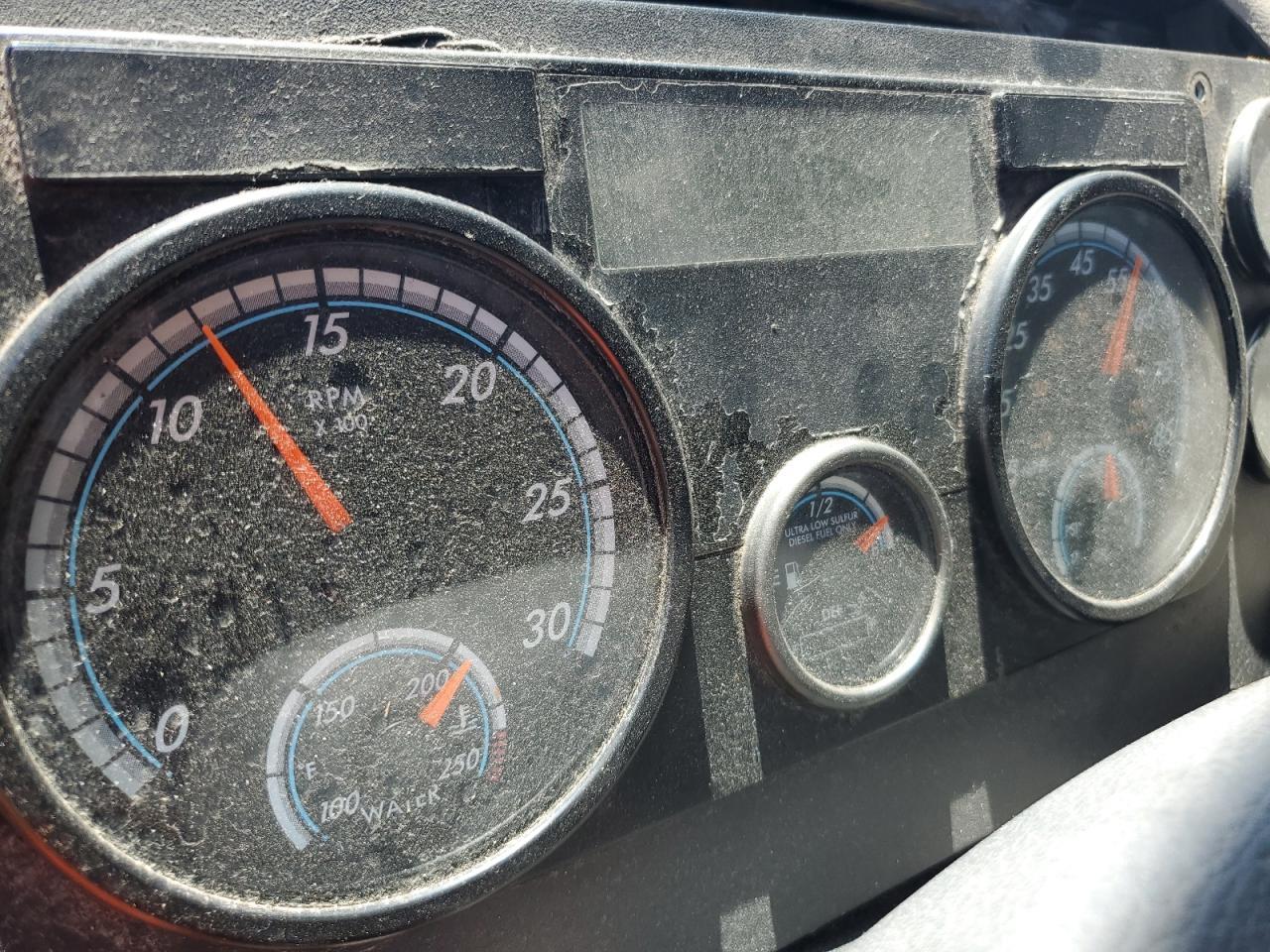 2015 Freightliner Cascadia 125 Semi Truck