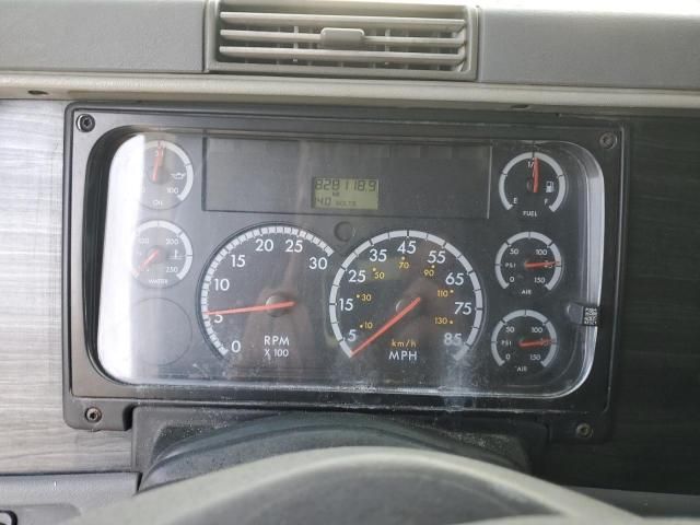 2007 Freightliner Columbia 112 Semi Truck