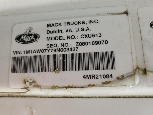 2009 Mack CXU613 Semi Truck