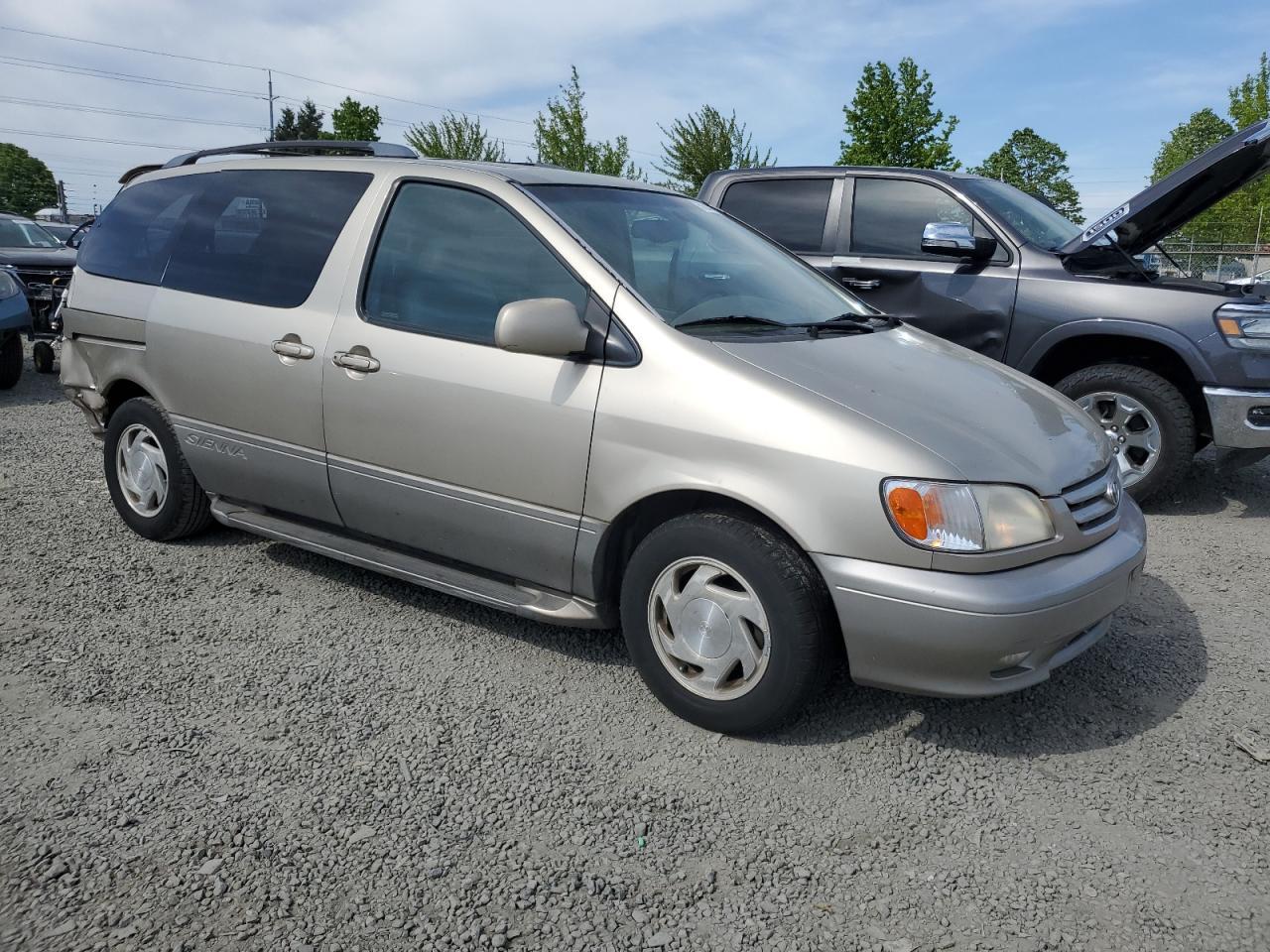 2001 Toyota Sienna le