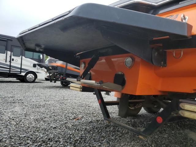 2013 Mastercraft Boat