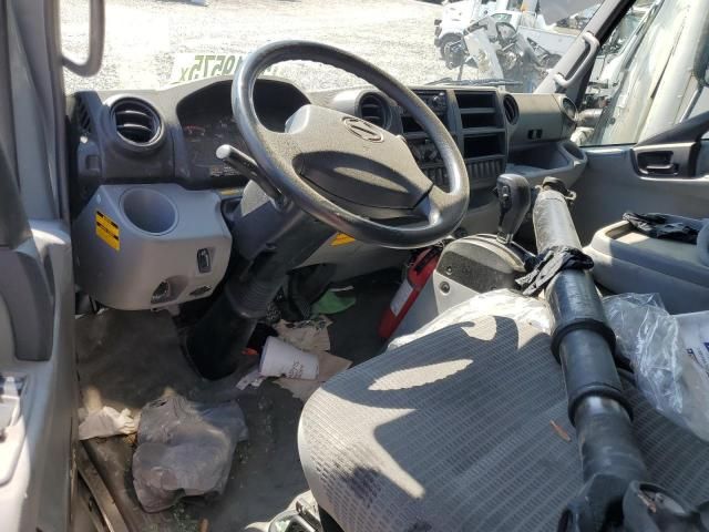 2020 Hino 195