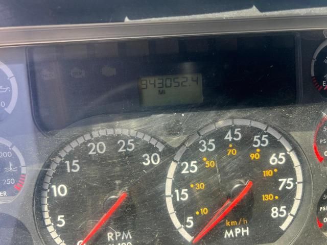 2011 Freightliner Cascadia 125